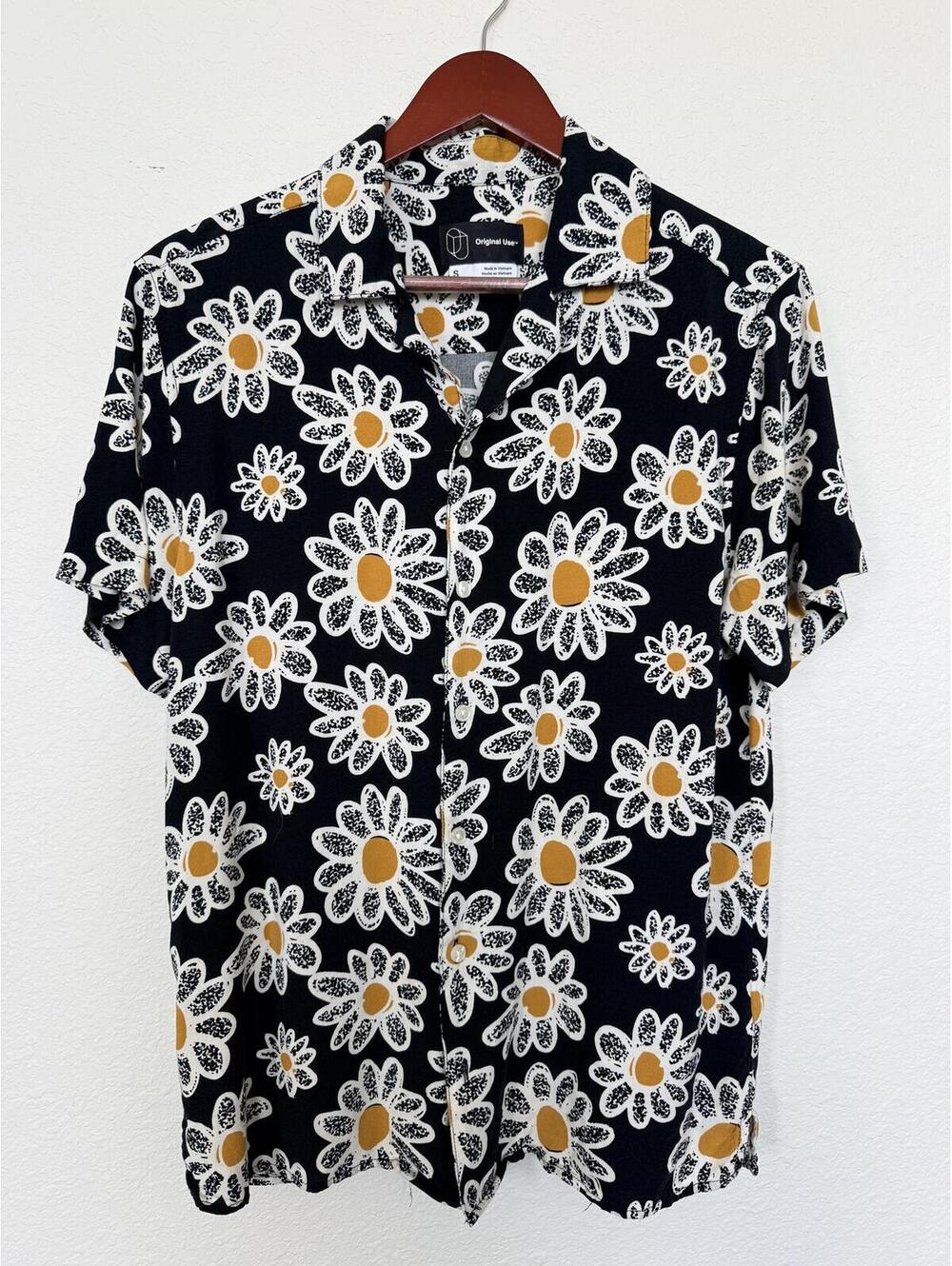 Original Use Daisy Print Button Down Shirt Small